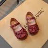 Sapatos de Princesa para Meninas, Sapatos de Couro Estilosos para Meninas, Novo Modelo Primavera e Outono 2026, Sapatilhas Macias Antiderrapantes com Laço para Crianças, Modernos