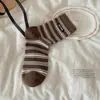 Calcetines rayados hasta la pantorrilla para mujer, calcetines holgados de algodón sin costuras, etiqueta de tela de moda estilo ins miumiu con letras, calcetines largos de otoño e invierno