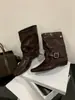 Botas de Cavaleiro Pretas Quadradas com Fivela Estilo Britânico Tendência 2026 para Mulheres, Botas de Cano Médio Slim-Fit com Salto Médio