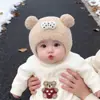 Touca de Bebê Outono Inverno Touca de Pelúcia Quente Espessada Para Recém-Nascidos Touca com Proteção para Orelhas Meninos Meninas Touca de Cobertura para a Cabeça à Prova de Vento