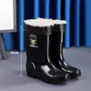 Botas de chuva: antiderrapante, resistente a óleo, resistente ao desgaste, de cano alto, moderno, resistente a odores, à prova d'água, espesso, leve, resistente à água e resistente a manchas, proporcionando calor
