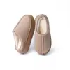 Botas de neve femininas 2026 novo estilo outono e inverno com pelúcia quente sapatos de algodão bico fechado meia-bota sola grossa fundo plano chinelos de algodão