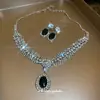 Conjunto de Brincos Quadrados Cravejados de Diamante e Colar de Duas Peças, Fashion, Leve, Colar Luxuoso e de Alta Qualidade, Conjunto de Joias Elegante e Versátil