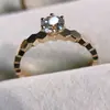 Anel Colmeia Shangmei Versão Alta CNC Feminino Ouro Rosa Diamante Full Diamond Meio Diamante Anel Colmeia Empilhável Atacado
