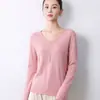 Prenda de alta gama lista para usar con un escote en V limpio y pulcro, mangas largas, ligera y transpirable, adecuada para el uso diario en primavera y otoño, una blusa elegante