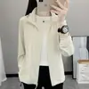 Ropa de protección solar UPF50+ para mujer, nueva moda de verano 2025, ropa profesional anti-UV para protección solar, chaqueta transpirable de seda de hielo