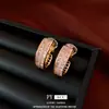 Pendiente Colgante Exquisito en Forma de C con Zirconia Bañado en Oro Real de 18 Quilates, Clip para Oreja, Pendientes Versátiles Elegantes con un Toque de Lujo Ligero y Sensación de Alta Gama, Joyería de Oreja de Nicho