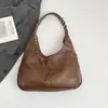 Bolsa de Ombro Grande de Couro de Alta Qualidade Estilo Coreano Retrô com Rebites, Bolsa de Ombro Estilo Motociclista Europeu e Americano, Bolsa Tote Popular de Mão
