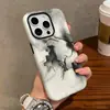 Nova capa de celular popular estilo chinês preto, branco e cinza arte em tinta 16pm estilo chinês capa protetora de filme de camada dupla iPhone17