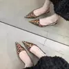 Sandalias cerradas de moda versátiles estilo francés Chuyuji para mujer, nuevo modelo primavera/verano 2026, con tacón medio fino y parte trasera abierta