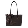 Bolsa de mano de lujo de alta gama para mujer, nuevo modelo de verano 2026, bolso de hombro con patrón tejido de nicho, bolso de mano de gran capacidad