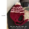 Gorro de lana para mujer de otoño e invierno con pompón, adelgazante, cálido, protector de orejas, gorro de punto, moderno sombrero Lei Feng
