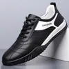 Nuevos Zapatos Deportivos para Hombre Primavera y Otoño Zapatillas de Moda Casual Tendencia Versátiles Antideslizantes con Cordones Zapatos de Cuero Mocasines