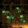 Juego de 4 letreros reflectantes para patio de gato negro silueta, decoraciones de tarjetas de Halloween de gato negro reflectante, gato fluorescente de terror para exteriores