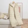 Jaqueta de plumas leve transfronteiriça para mulheres, modelo longo, design de moda outono/inverno 2026, com padrão ondulado, simples e quente, peça de outer wear da moda