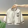 0973 Jaqueta de Baseball Masculina Estilo Coreano Primavera e Outono Estilo Motociclista Top para Bebê 2026 Nova Jaqueta Infantil Legal e Bonita