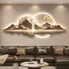 Pintura Decorativa Estilo Medieval com Fundo de Montanha para Sala de Estar, Apresentando Motivos de Paisagem Grandiosos, Adequada para a Parede de Fundo do Sofá, com Iluminação LED