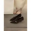 Sapatos de Salto Agulha Estilo Nicho Couro Cinza Pelúcia Estilo Francês para Mulheres, Sapatos Quentes de Algodão Outono e Inverno 2025, Bico Fino para o Dia a Dia