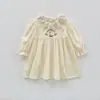 Ropa Infantil Estilo Coreano Bordado de Dibujos Animados Cuello con Volantes Vestido para Niñas Colección Primavera 2026 Algodón Jacquard Falda de Princesa Infantil