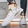 Tênis Masculino, Novo Estilo Primavera e Outono, Couro Respirável Slip-On Calçados Casuais, Sapatos Brancos de Solado Grosso para Estudantes, Tênis da Moda para Homens