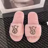 Marca Tendência de Luxo Leve 2026 Pantufas Peludas para Mulheres, Uso Externo, Pantufas de Algodão, Pantufas Peludas Quentes para Casa, Tamanho Grande, Rasteirinha Brilhante