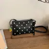 Bolsa Nova Retrô de Bolinhas Primavera 2026 Feminina Elegante da Moda Bolsa de Ombro Clássica Estilosa Bolsa Transversal
