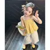 Roupas Infantis Conjunto para Meninas 2026 Verão Novo Menininha Doce Amarelo Top de Alcinha Calça Branca de Pernas Largas