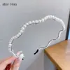 Diadema de Nuevo Estilo 2026 con Diseño de Corona Alta, Elegante Pasador de Perlas Artificiales, Diadema de Lujo Ligero Inspirada en Chanel para Uso Diario con Dientes