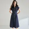 Vestido de Verano 2026 Estilo Nuevo Sencillo y Elegante Ceñidor de Cintura Corte Tridimensional Denim Sintético de Gama Alta para Viaje 25711