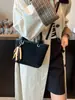 Bolsa Suede Retrô Outono Inverno 2025 Nova Moda Simples Versátil Bolsa Transversal Super Popular Bolsa Carteiro Bolsa Saco