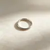 Anel Exquisito de Banda Lisa Levemente Luxuoso para Dedo Indicador Feminino 2026 Novo Estilo Anel Suave de Nicho Anel de Laço Fofo com Toque de Alto Padrão