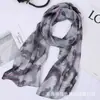 Bufanda Elegante de Chifón con Lunares Estilo Retro Británico para Madres, Bufanda Ligera y Transpirable para Mujeres de Mediana Edad y Mayores