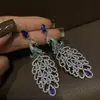 Pendientes de Pavo Real con Diamantes de Colores Color Retro Lujo Ligero Pendientes de Pin Plateados Impresionantes Diseño Exagerado de Nicho Elegantes Elegantes Mujeres