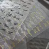 Adesivos de unha com letras em inglês em relevo dourado, adesivos adesivos populares em preto e branco, decorações de unha 3D versáteis atacado