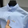 Nueva Camisa de Manga Corta de Algodón Puro para Hombre Verano Sentido de Alta Gama Color Sólido Bordado de Letras Media Manga Holgada Camisa de Hombre de Moda