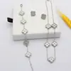 Pendientes de Acero Inoxidable de Trébol de Cuatro Hojas, Modernos, Sencillos, Versátiles, Compactos, de Nicho, Joyería de Alta Gama, Nuevo Estilo que No se Desvanece