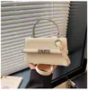 Bolso Cuadrado Pequeño Versátil Retro Simple Transfronterizo Nuevo Estilo Bolso de Hombro Moderno Cerradura Elegante Bolso Cruzado para el Trabajo Bolso de Mujer