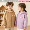 Chamarra de plumón impermeable y resistente a las manchas para otoño e invierno para niños, adecuada para niños mayores, con cierre y diseñada para usar como prenda exterior, tanto para niños como para niñas.