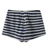 Shorts Casuais Listrados Picantes Estilo Americano Retrô para Mulheres, Verão 2026, Hot Pants Esportivos Versáteis de Ajuste Slim com Design de Nicho