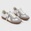 Zapatos de entrenamiento alemanes de cuero de capa superior para hombre y mujer, estilo de pareja, zapatos de hombre para verano 2026, zapatillas casuales transpirables para hombre