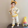 Pijama de franela para niñas de otoño e invierno, felpa de coral engrosada, nuevo estilo 2026, conjunto de ropa de estar para niños, estilo cárdigan, para bebés