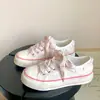 Sapatos casuais de lona estilo coreano 2026, novos para o verão, com acabamento em renda, de cano baixo e solado plano, estilo pastoral floral elegante de nicho
