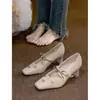 Lindo Sapato Mary Jane de Salto Alto para Mulheres 2026 Novo Estilo Elegante Estilo Francês com um Toque de Luxo, Adequado para Vestidos e Madrinhas, Sapatos de Salto Bloco