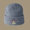 Chapéu de Lã Quente Tricotado com Bordado de Filhote Fofo para o Inverno Novo Chapéu de Lã para Mulheres Mostrando o Rosto Pequeno Versátil Chapéu para Cabeça Grande