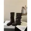 Diseño de nicho para otoño e invierno de mujer: hebilla de cinturón botas de caña con plataforma, botas plisadas de media pantorrilla con tacón de bloque, botas altas de tacón grueso
