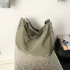 Bolso de mujer de gran capacidad, estilo casual y relajado transfronterizo, nuevo modelo 2026, bolso de hombro de alta gama, bolsa de mano casual para el día a día