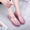 Sandalias de punta cerrada para mujer, zapatos transparentes de color sólido con agujeros, nuevas sandalias planas transpirables y huecas para uso exterior informal de primavera y verano