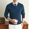 Nuevo suéter de lana de cuello en V para invierno para hombre, engrosado y cálido, suéter de punto, color liso, estilo casual, con un diseño estampado, perfecto como capa base