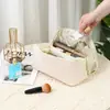 Bolsa de maquillaje nueva, de alta gama, portátil, de gran capacidad para viaje, organizador de brochas de maquillaje y cosméticos, bolsa de aseo nueva 2025