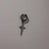 Nova Argola de Orelha com Franja Estrela de Quatro Pontas em Aço Inoxidável para Homens, Moderna e Descolada, Estilo Celebridade da Internet, Brinco Único Estrela Preto e Branco